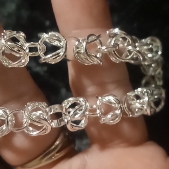 Circle link chain Bracelet. Sterling 925 size 8 very unique links great shine. - Picture 2 of 8